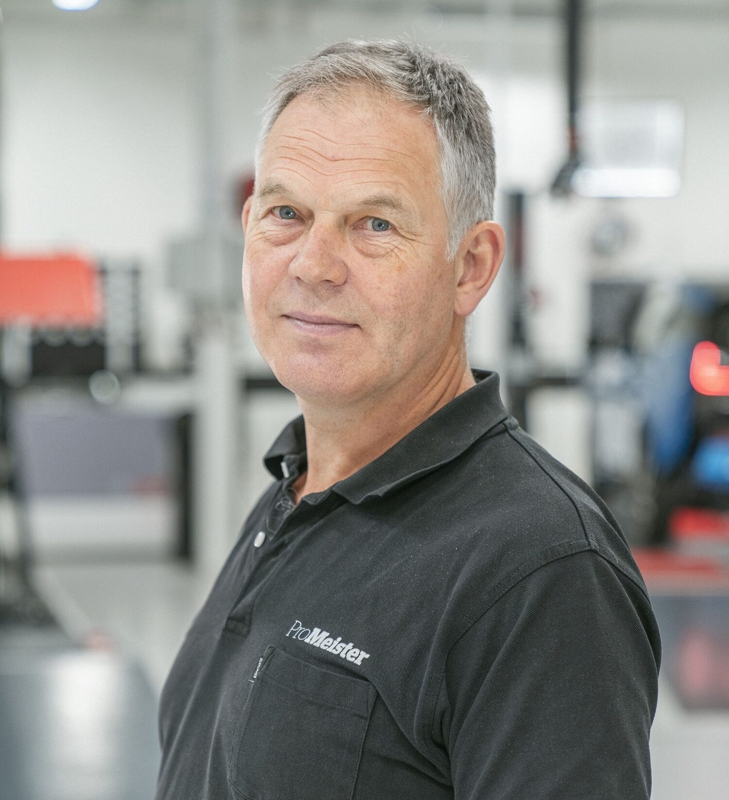 Kjell Teige er fagsjef i ProMeister Academy, der han er ansvarlig for utvikling og gjennomføring av kurs for bilmekanikere. Han er bilmekaniker, ingeniør og har lærerutdannelse.