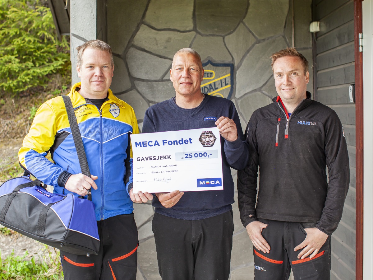 Utdeling av MECA fondet mai 2023. Odd Arne Sørløkken (f.v.) Roar Lillemo og Morten Huus
