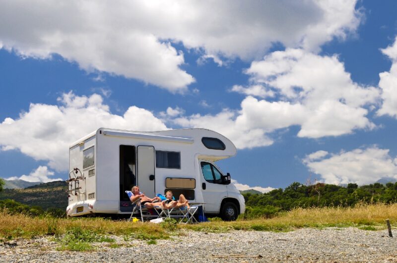 Campingferie og langt unna ditt nærmeste MECA verksted. Ring 06322 så hjelper vi deg å finne et bilverksted i nærheten av der du er.